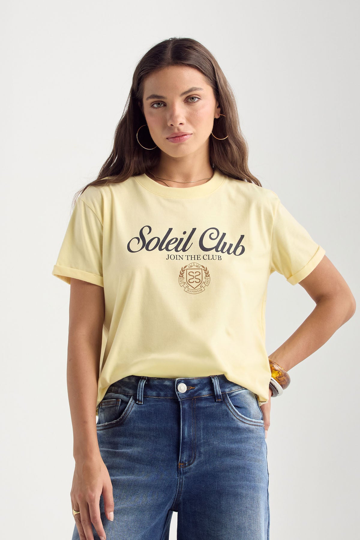 Camiseta color trigo estampada para mujer