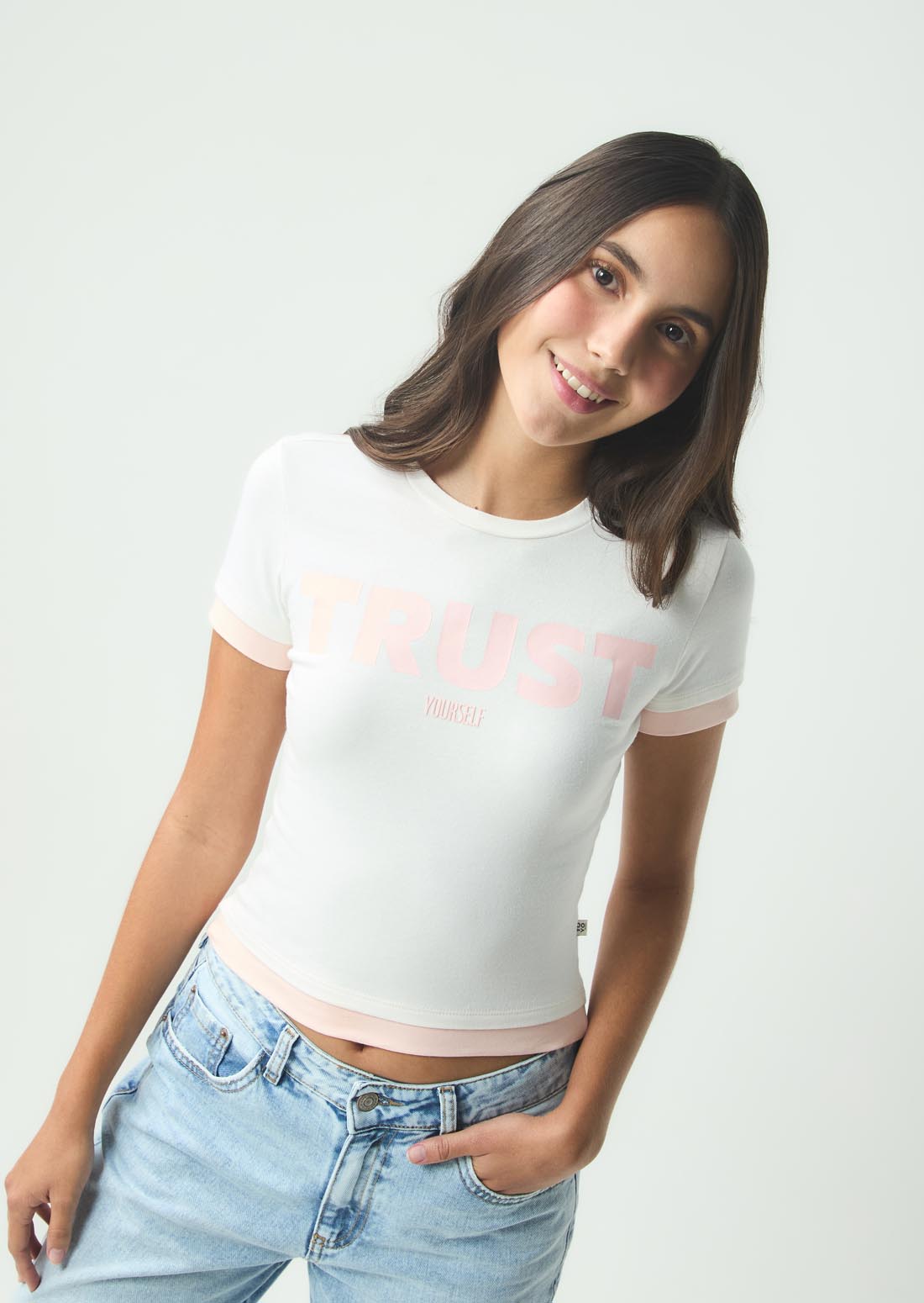 Camiseta marfil estampado grande en frente para jóvenes