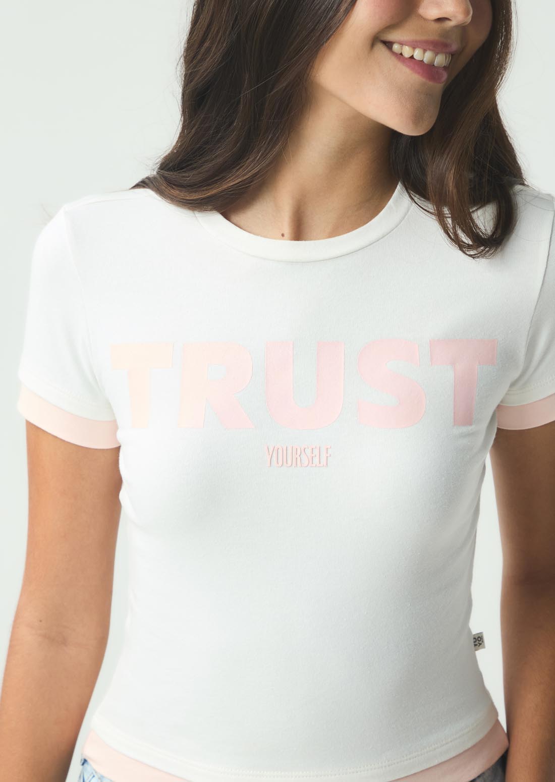 Camiseta marfil estampado grande en frente para jóvenes
