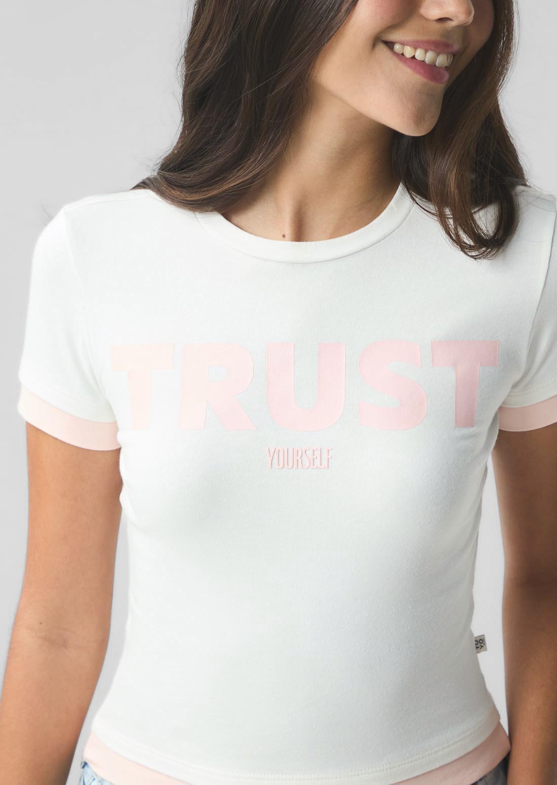 Camiseta marfil estampado grande en frente para jóvenes