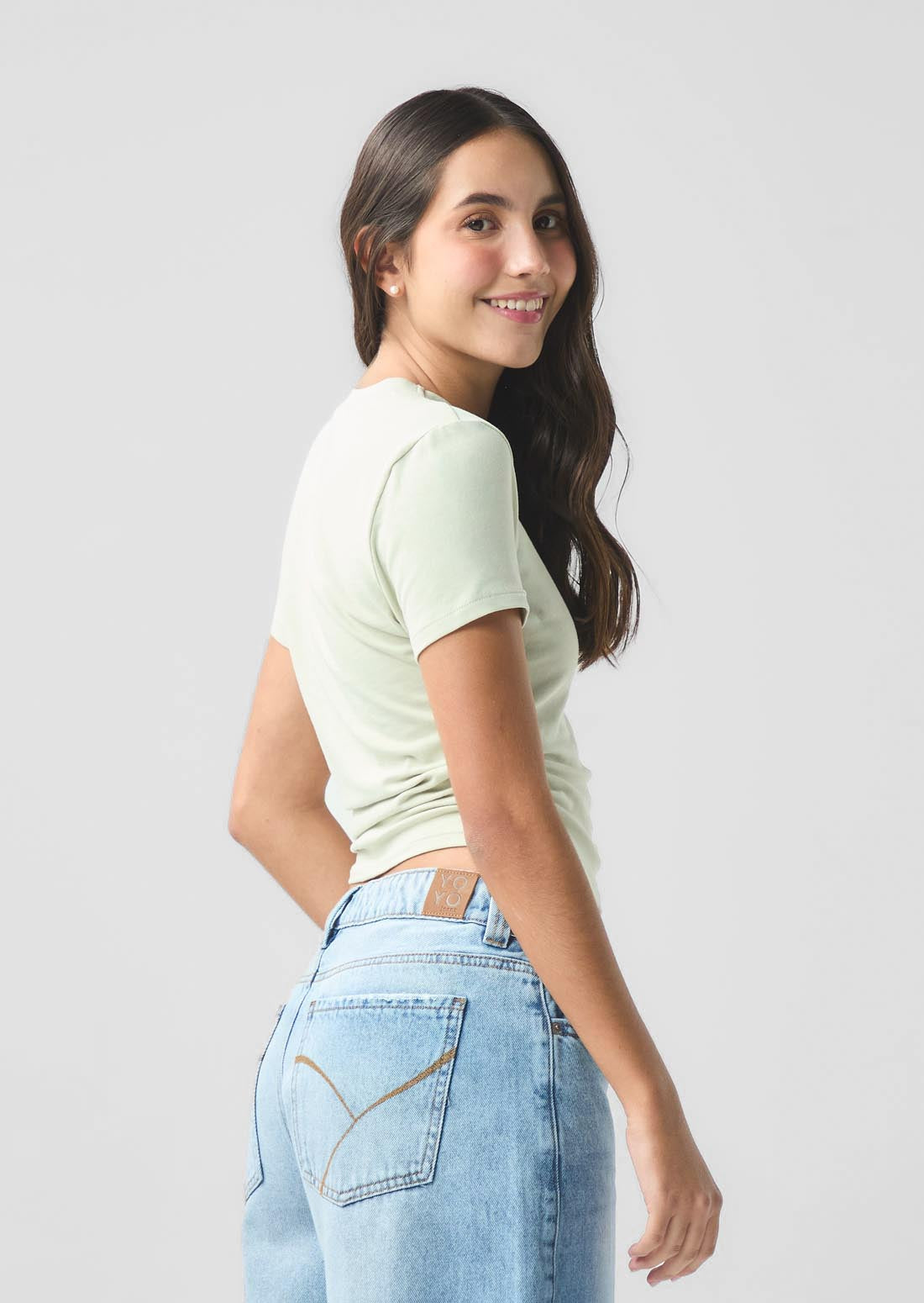 Camiseta verde claro con recogido en costados para jóvenes