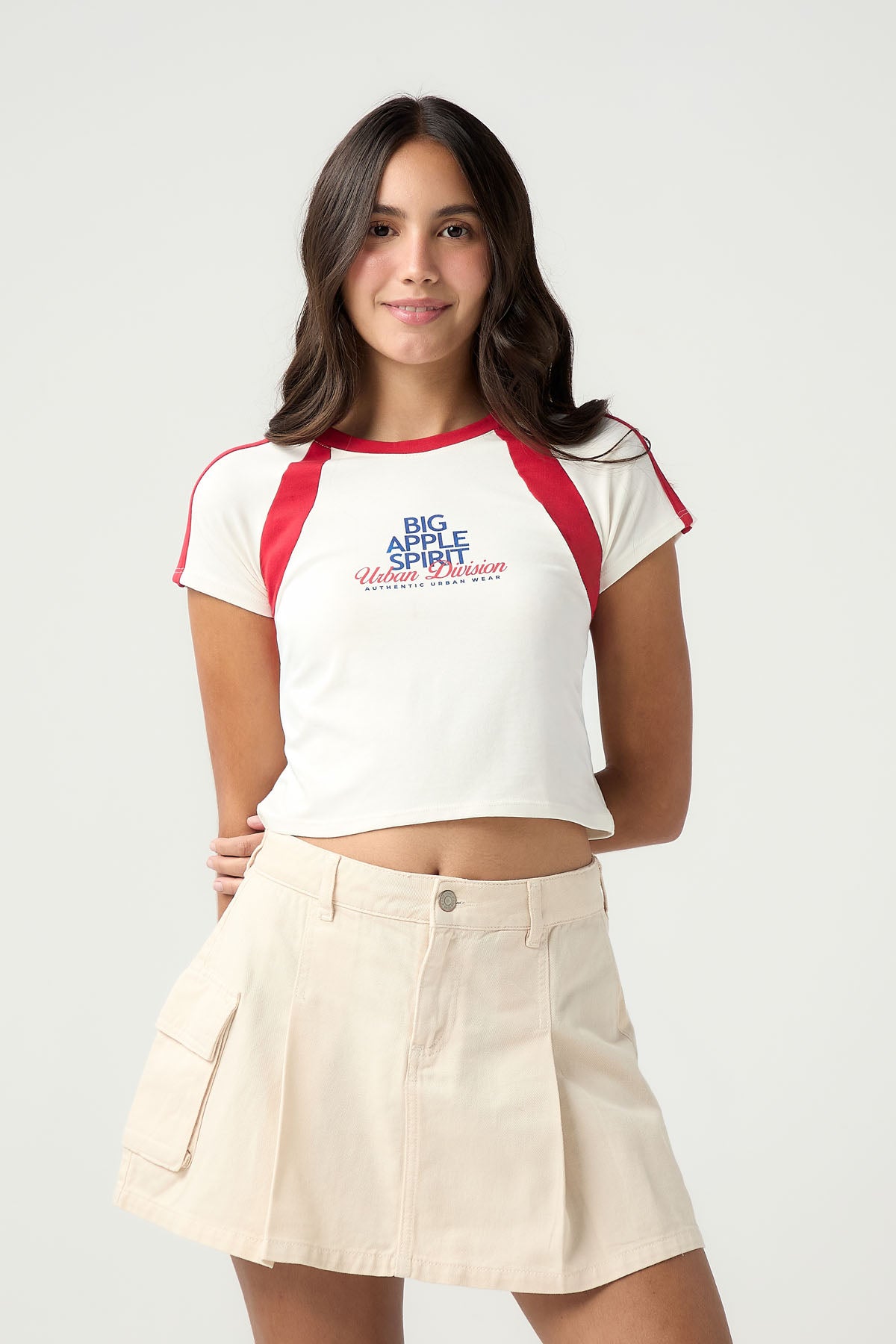 Camiseta marfil en contraste para jóvenes