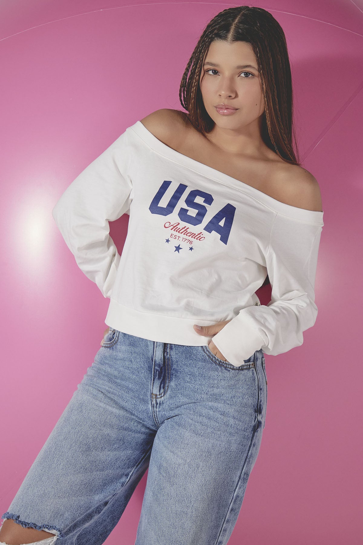 Camiseta marfil con escote bandeja para jóvenes