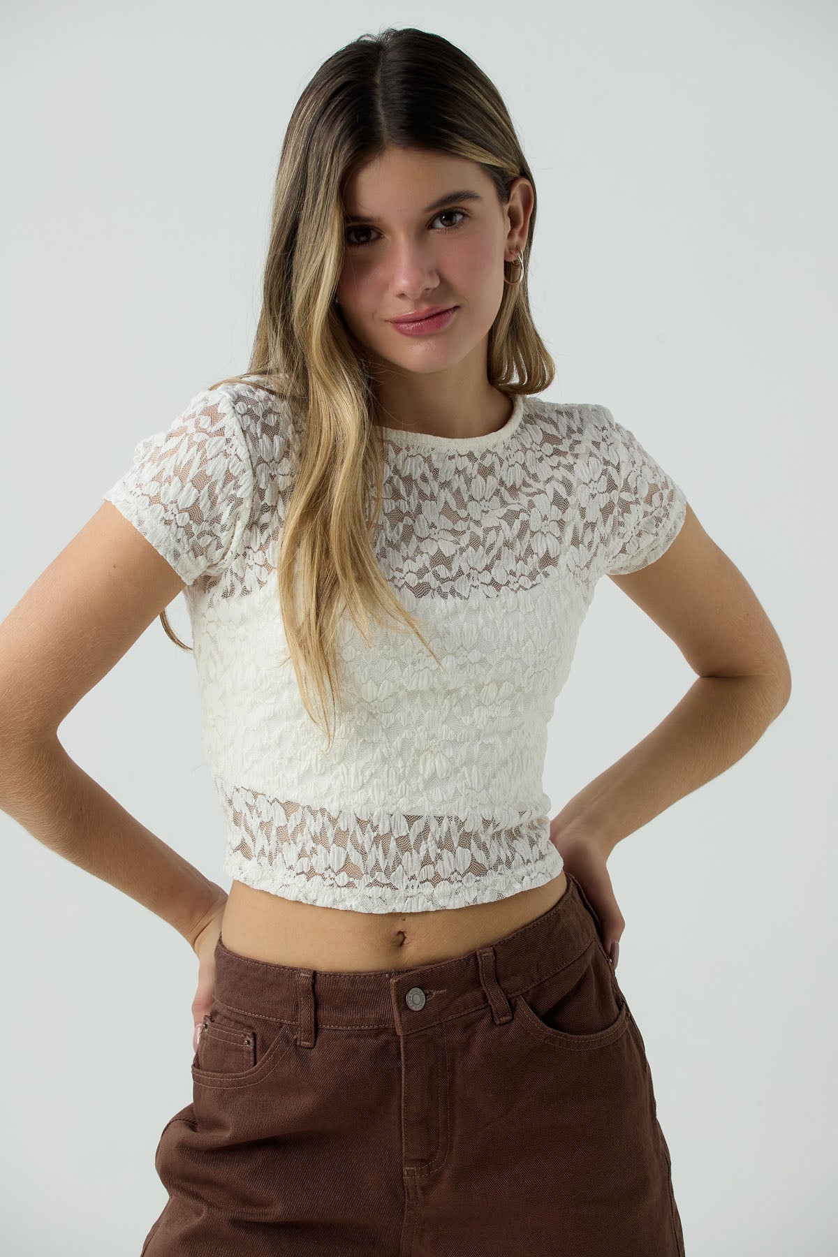 Camiseta marfil con top interno para jóvenes