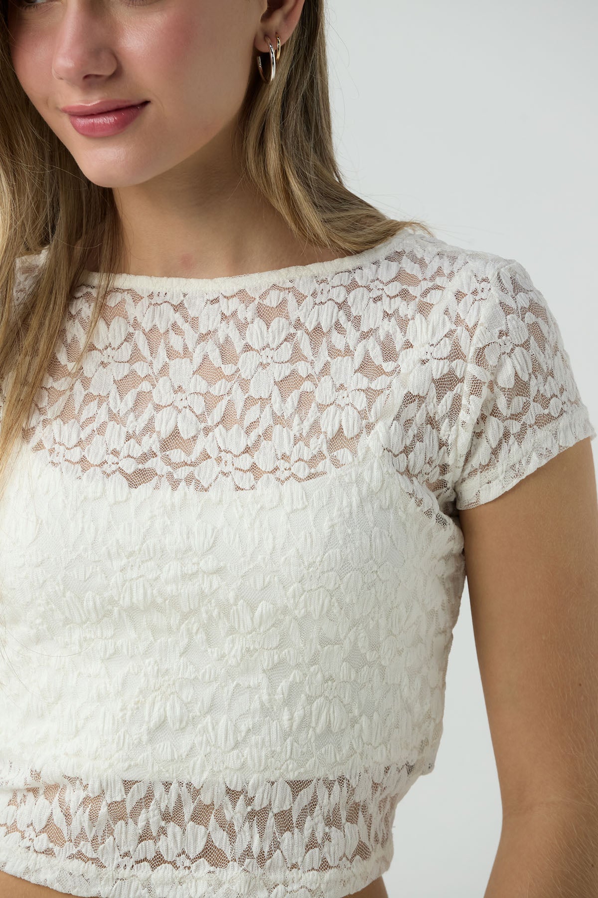 Camiseta marfil con top interno para jóvenes