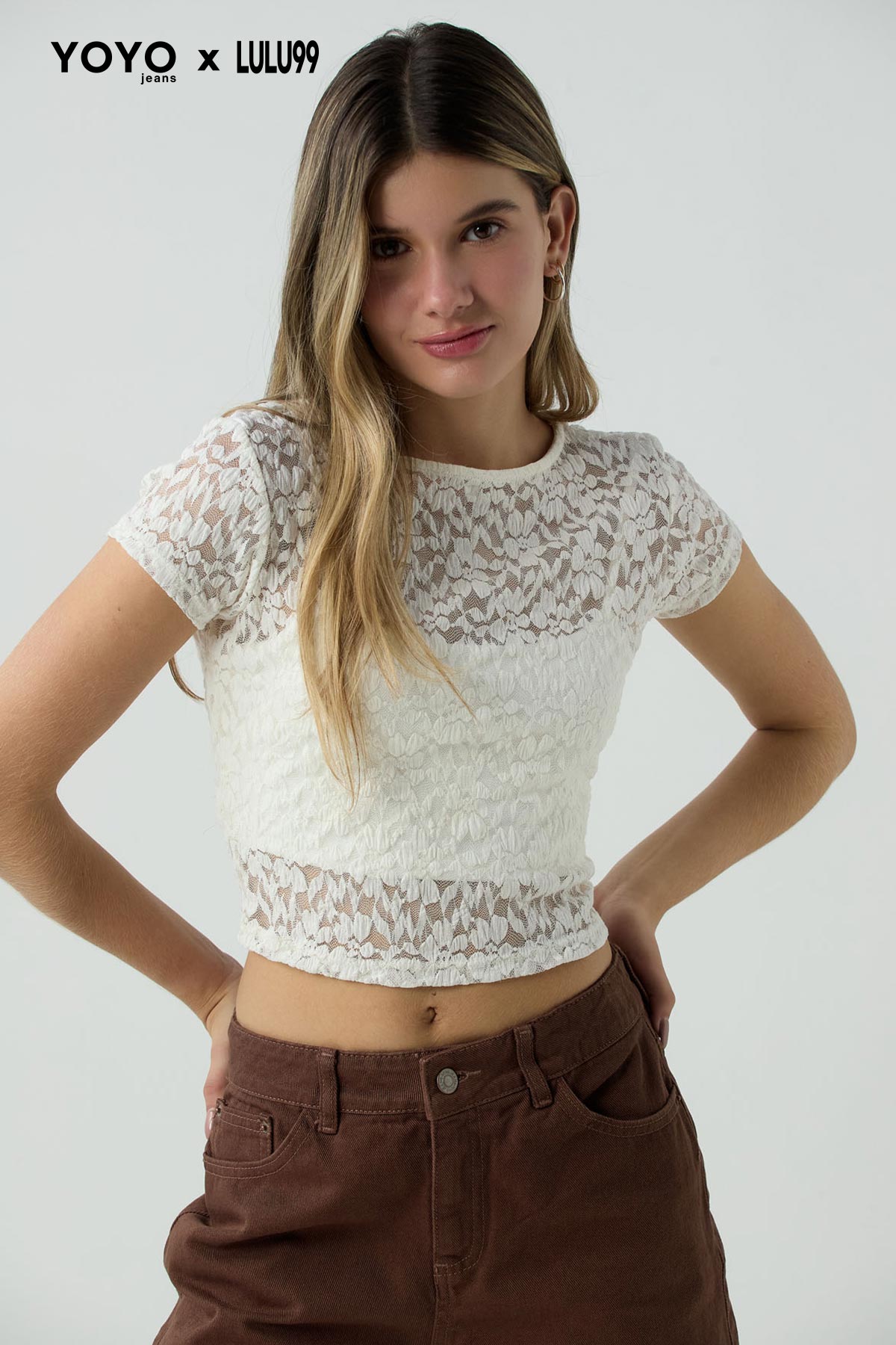 Camiseta marfil con top interno para jóvenes
