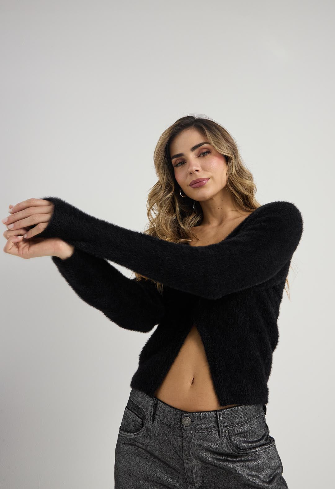 Cárdigan negro peludo para mujer