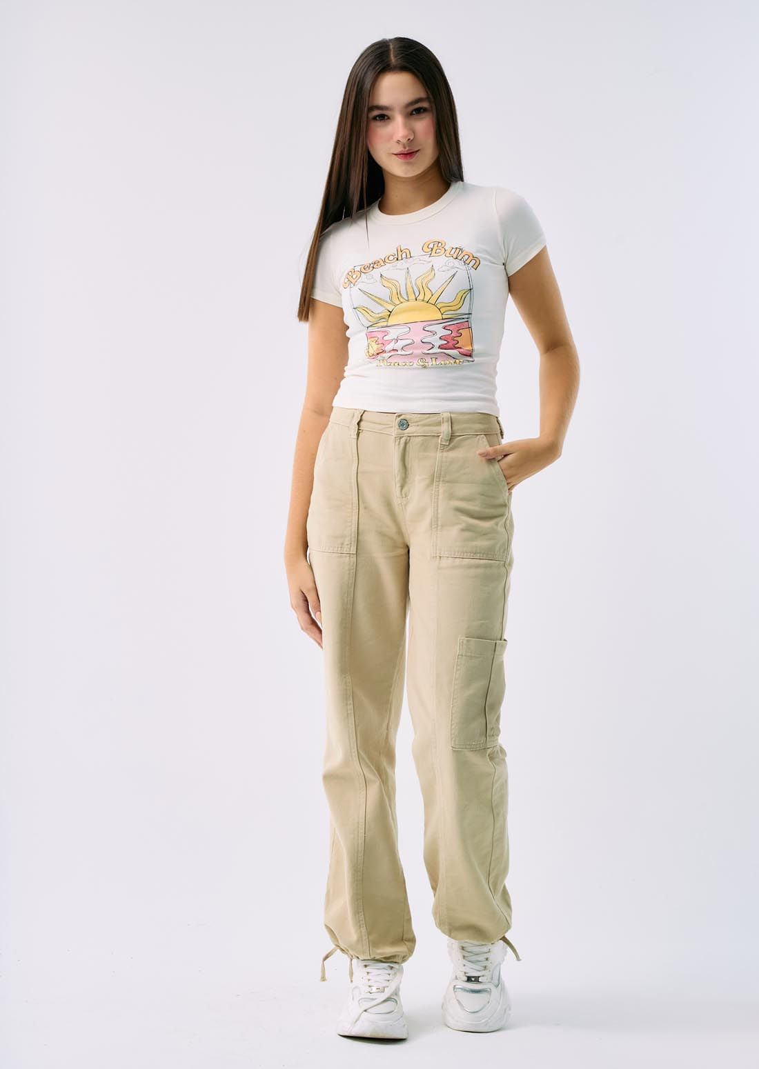 Pantalón cargo arena con ajuste en bota para jóvenes