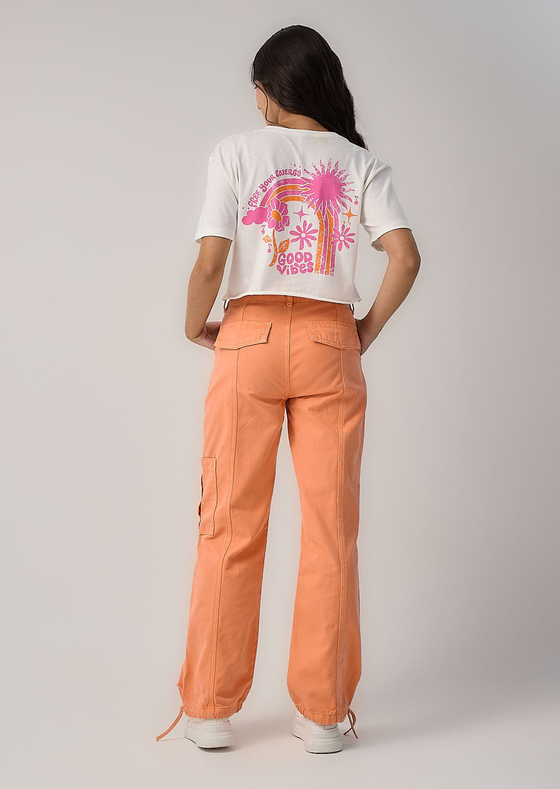 Pantalón cargo naranja con ajuste en bota para jóvenes