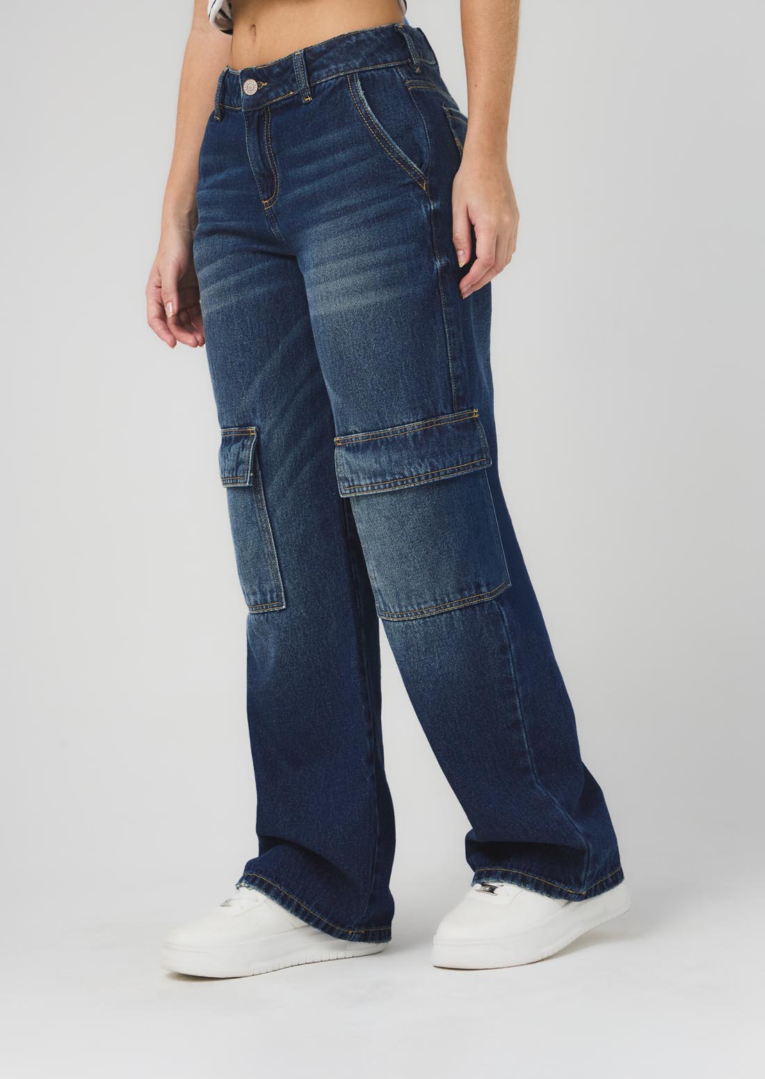 Jean cargo tiro bajo tono medio oscuro para jóvenes