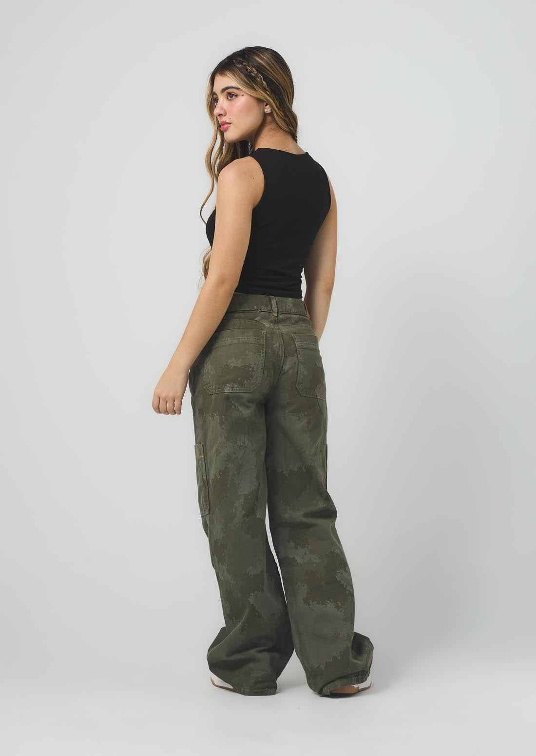 Jean cargo verde efecto camuflado para jóvenes