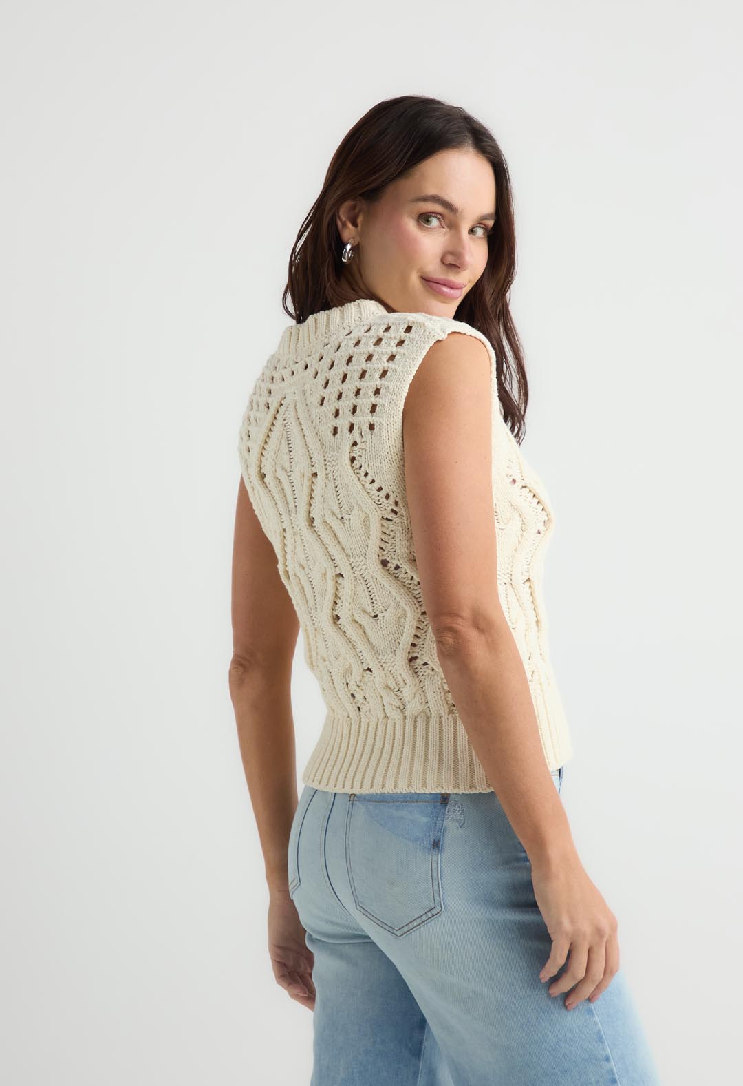 Chaleco marfil tejido con cuello redondo para mujer