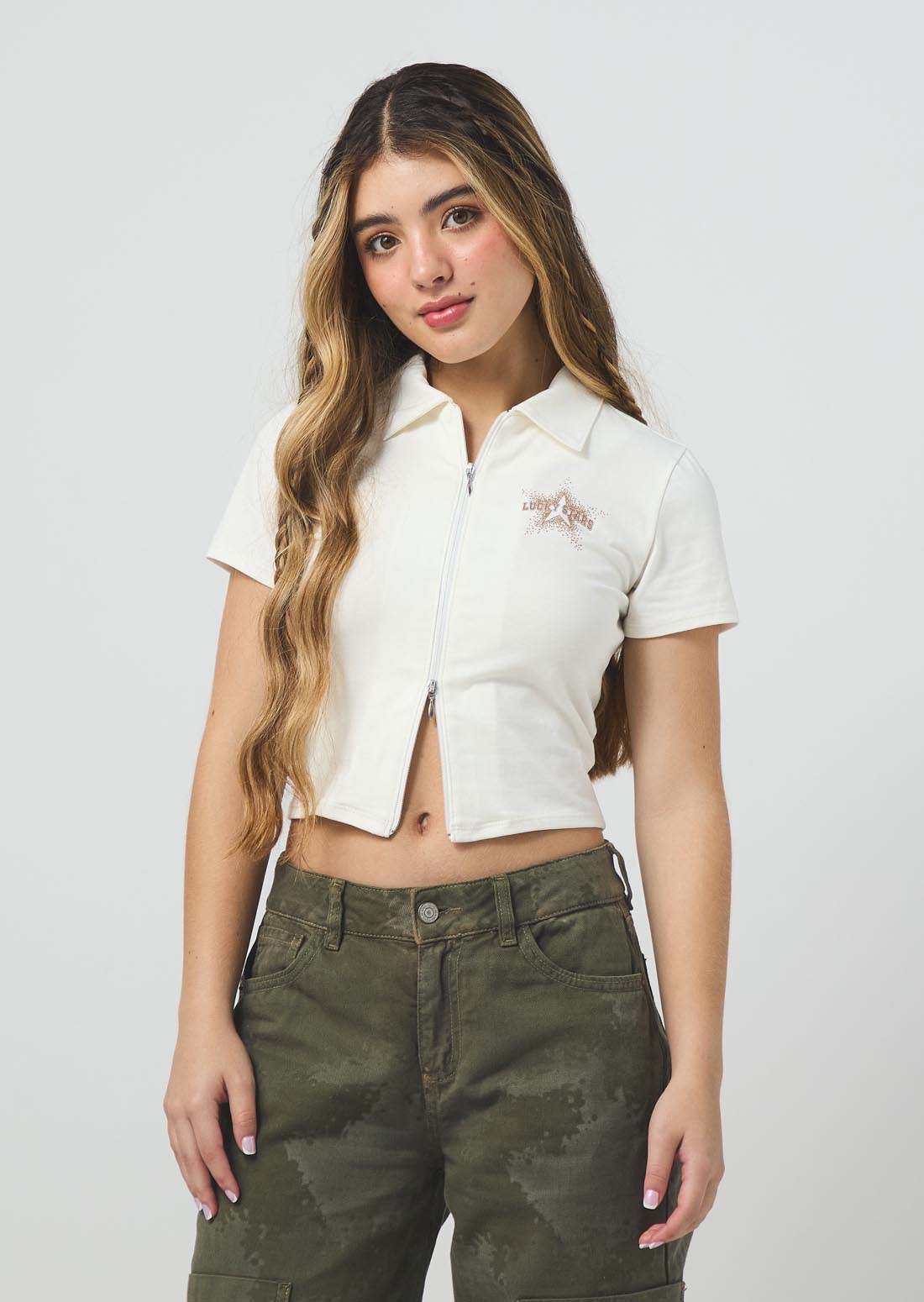 Camiseta marfil y frente con cierre para jóvenes