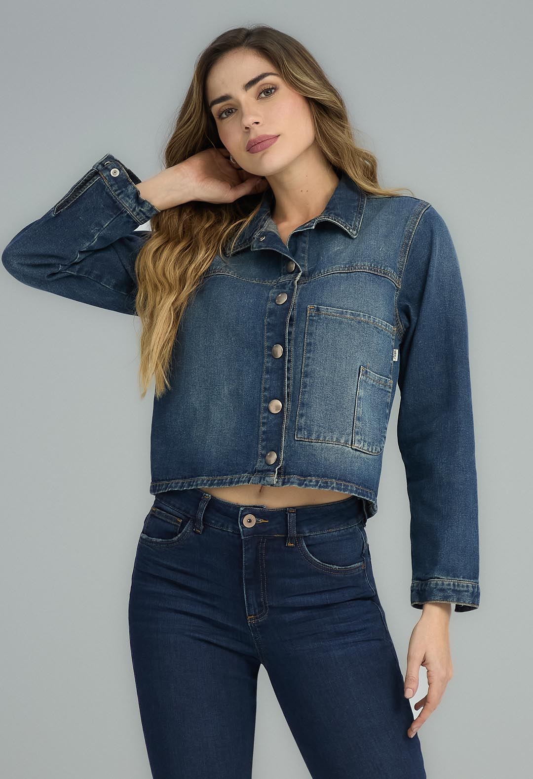 Chaqueta medio con broches para mujeres