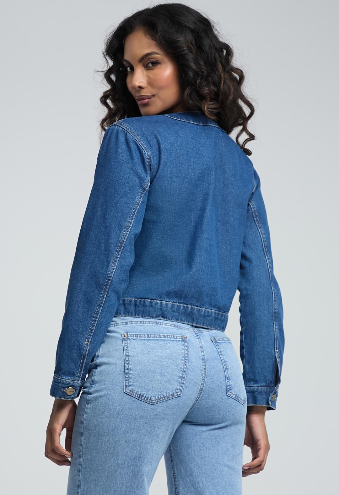 Chaqueta medio oscuro con cuello en V para mujeres