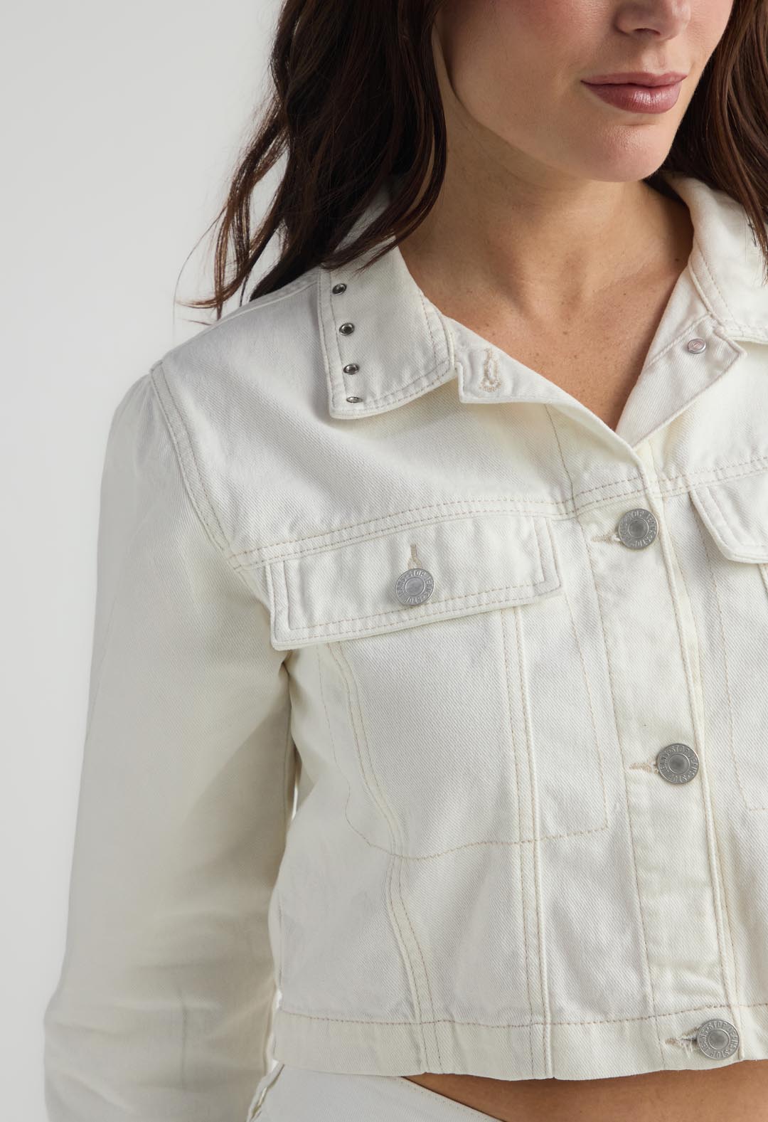Chaqueta marfil con bolsillos enfrente para mujer