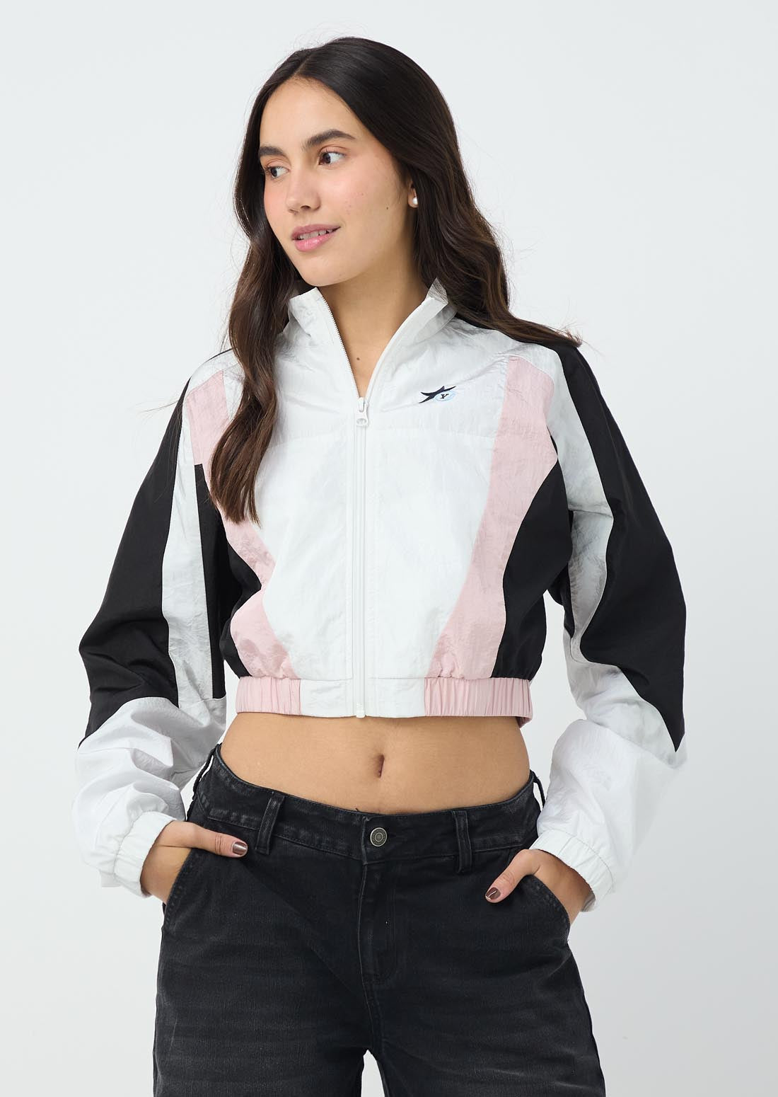 Chaqueta marfil tipo rompe vientos para jóvenes
