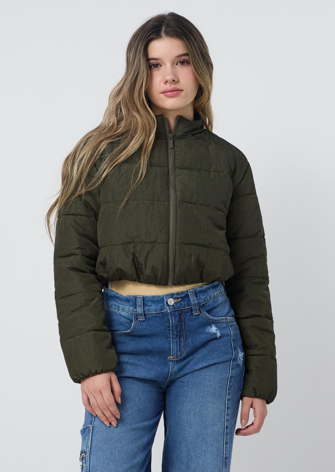 Chaqueta puffer verde crop para jóvenes