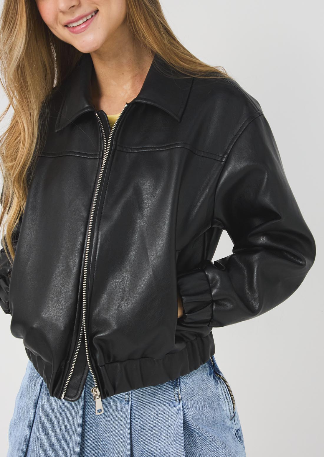 Chaqueta negra tipo bomber para jóvenes