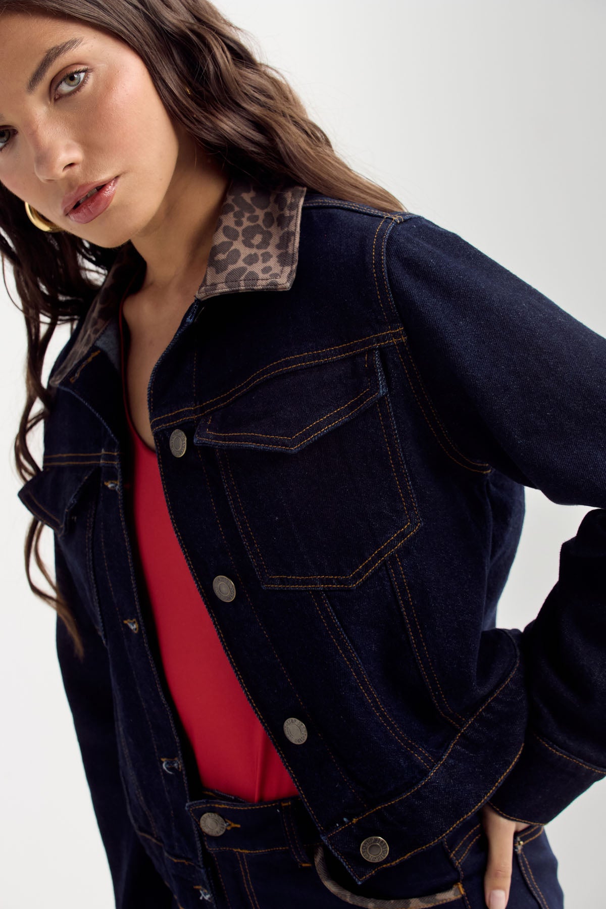Chaqueta lavado oscuro en denim para mujer