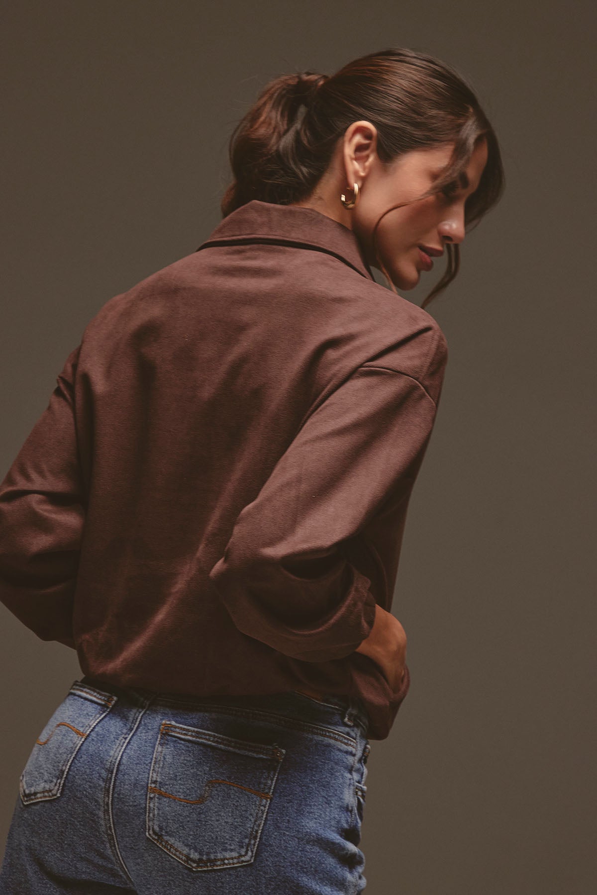 Chaqueta tipo bomber café oscuro para mujer