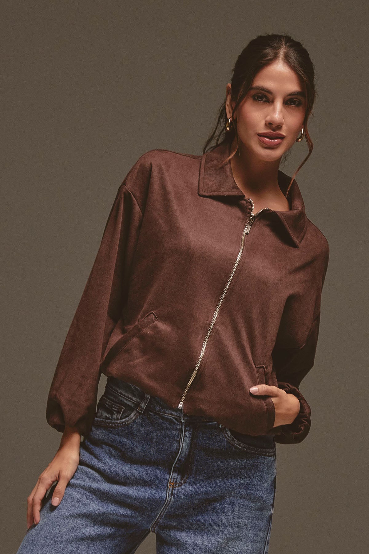 Chaqueta tipo bomber café oscuro para mujer