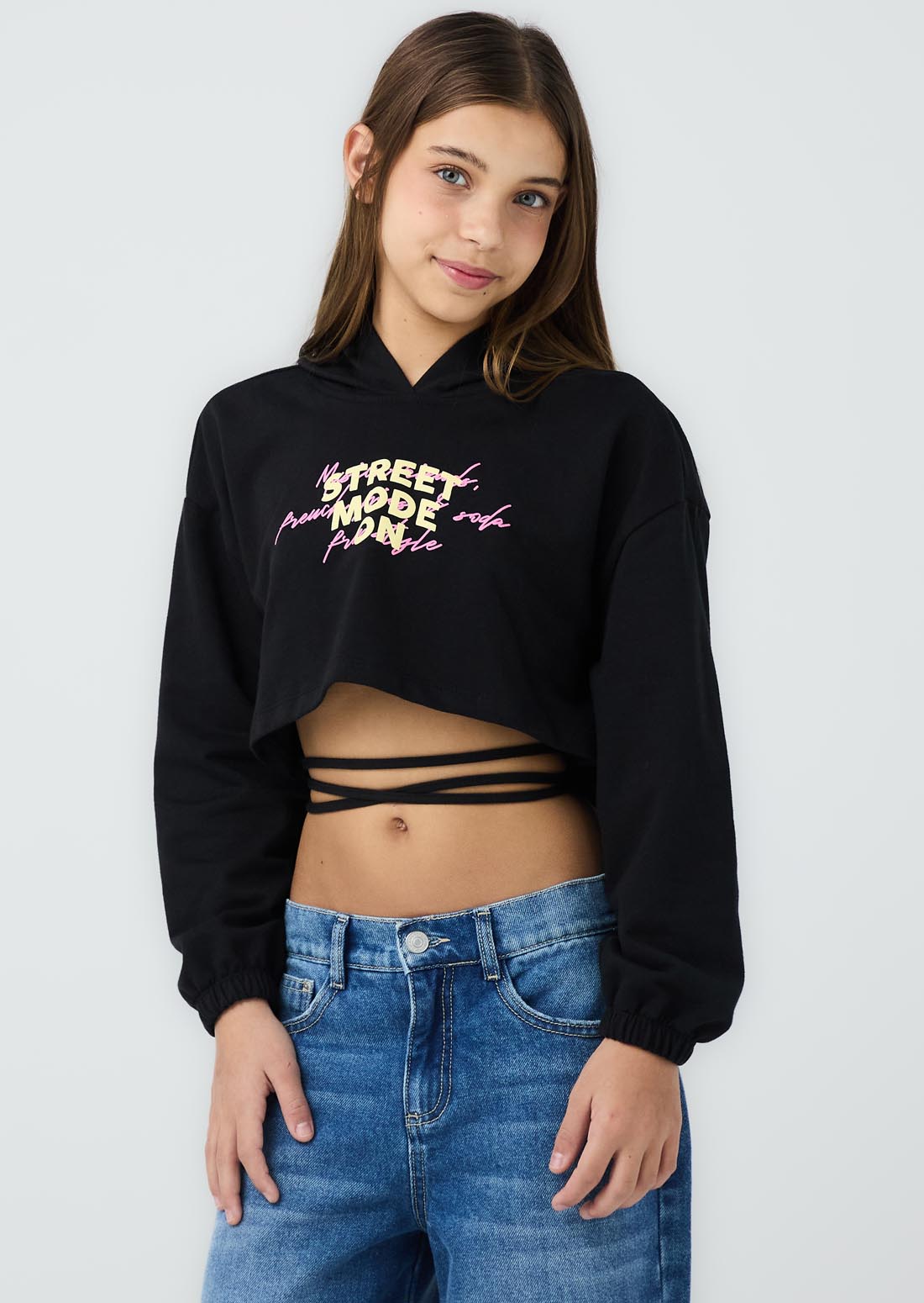 Chompa negra con tiras en cintura para niñas