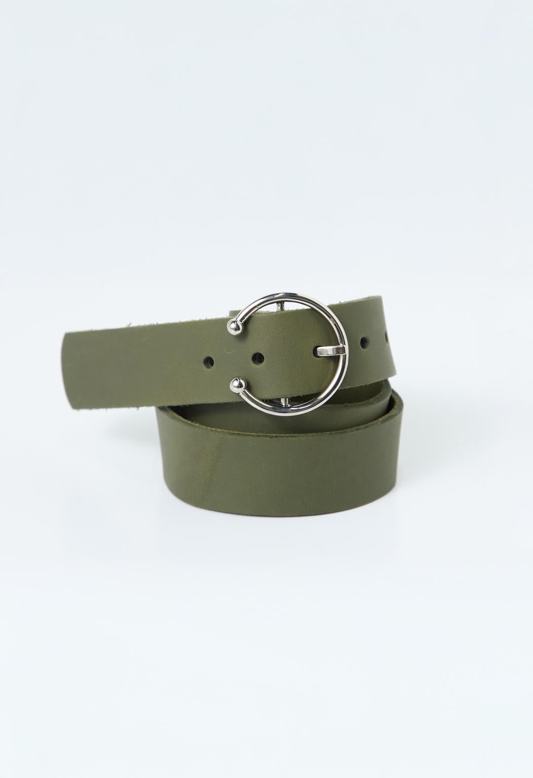 Correa verde con hebilla piercing