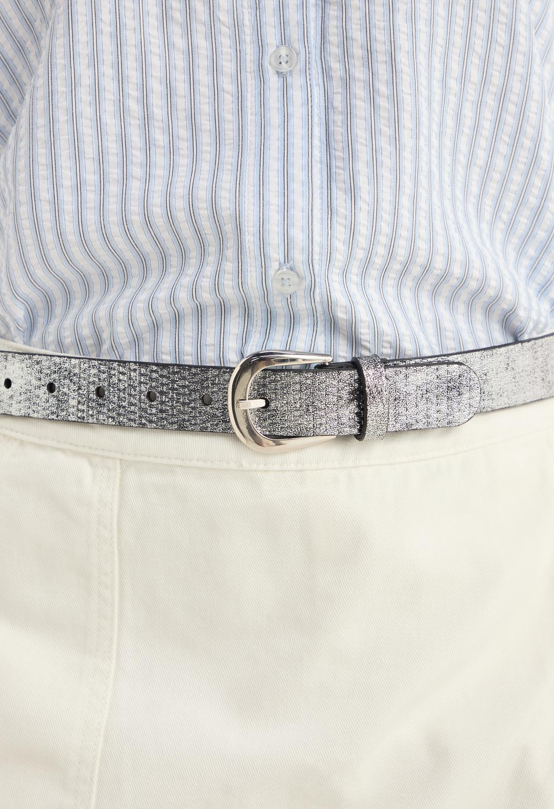 Cinturón plateado con brillo