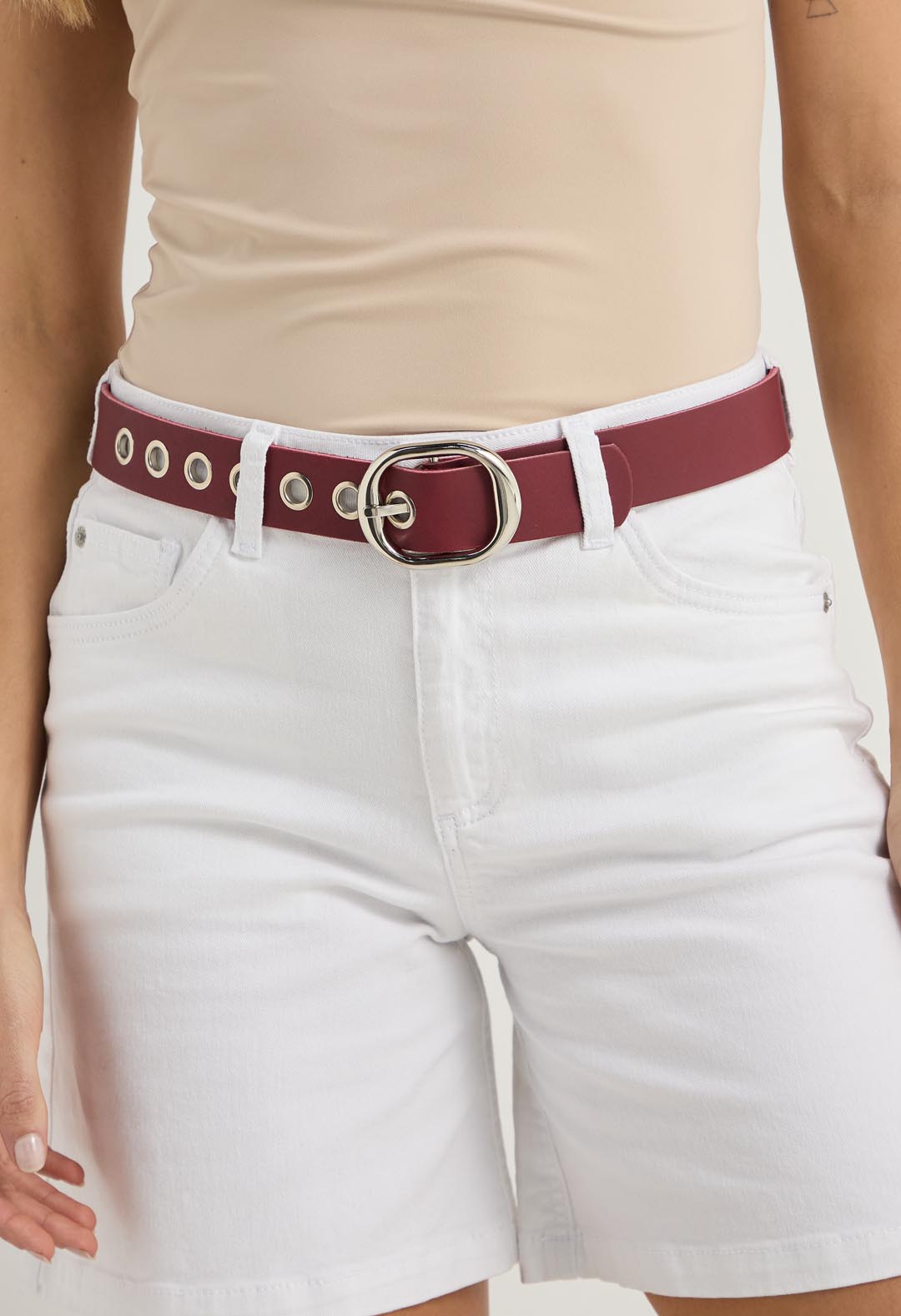 Cinturón vino con hebilla cuadrada