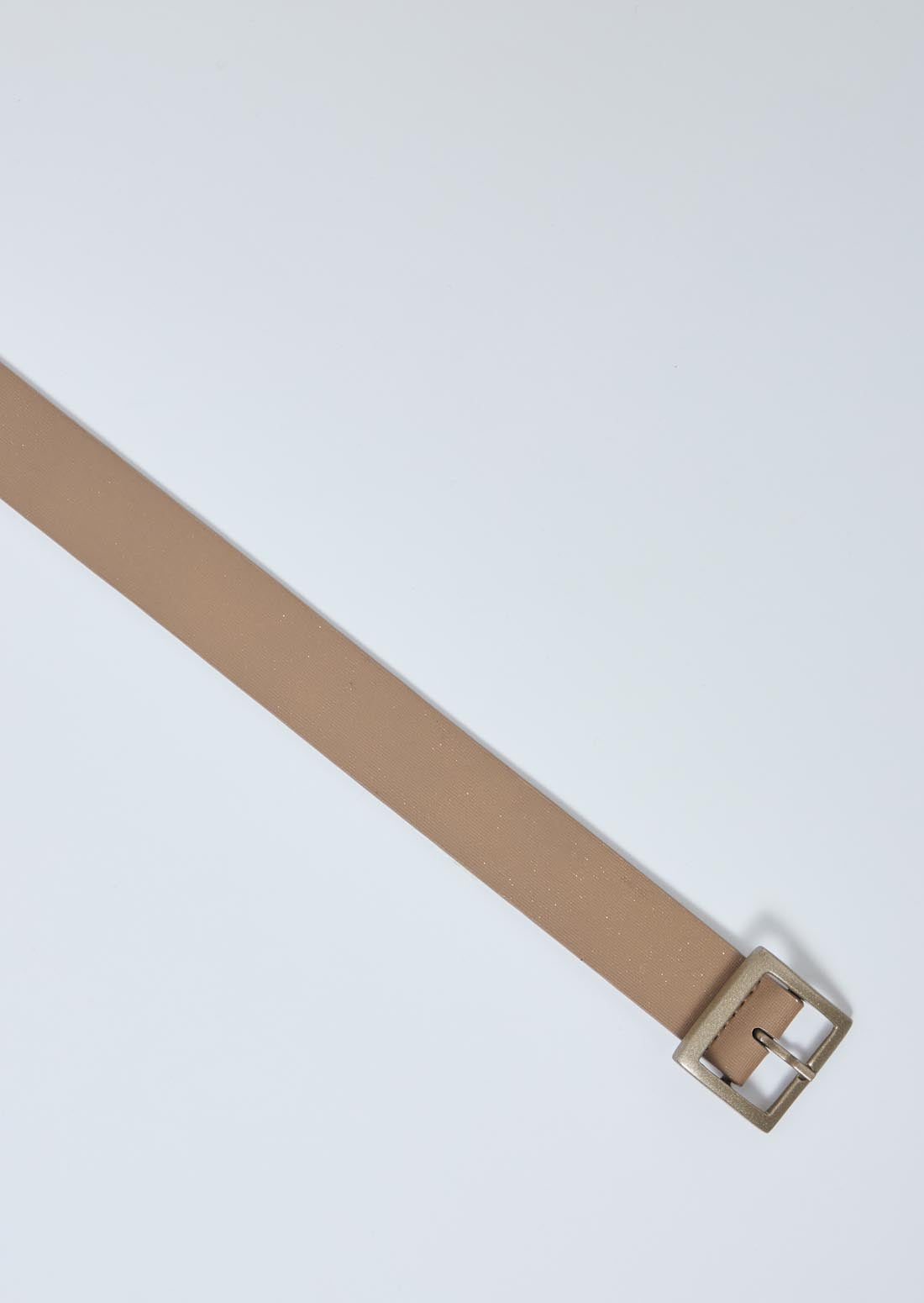 Cinturón arena con acabado satinado