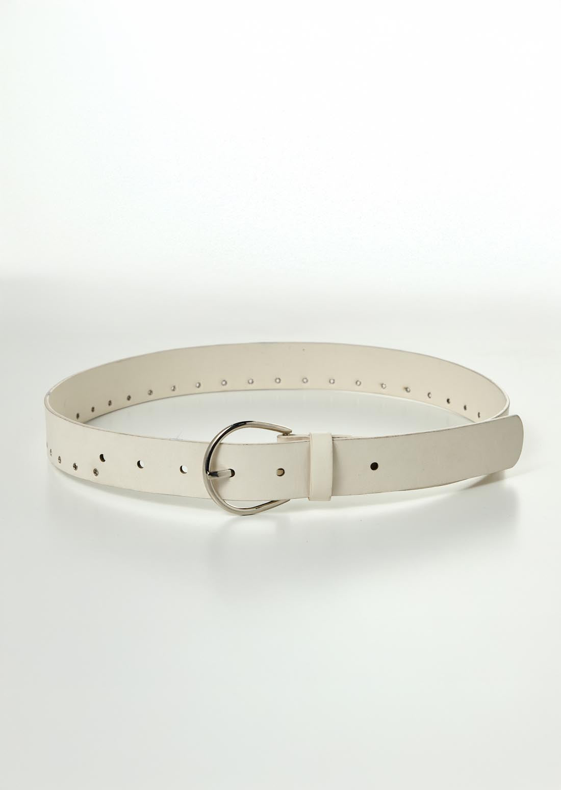 Cinturón marfil con ojaletes