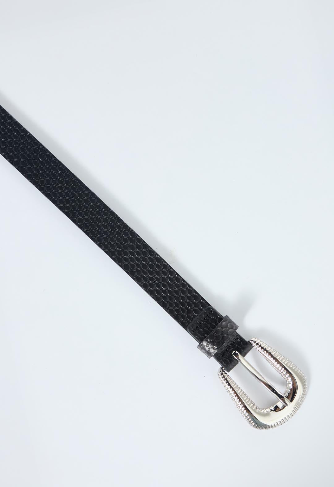 Cinturón negro con hebilla texana