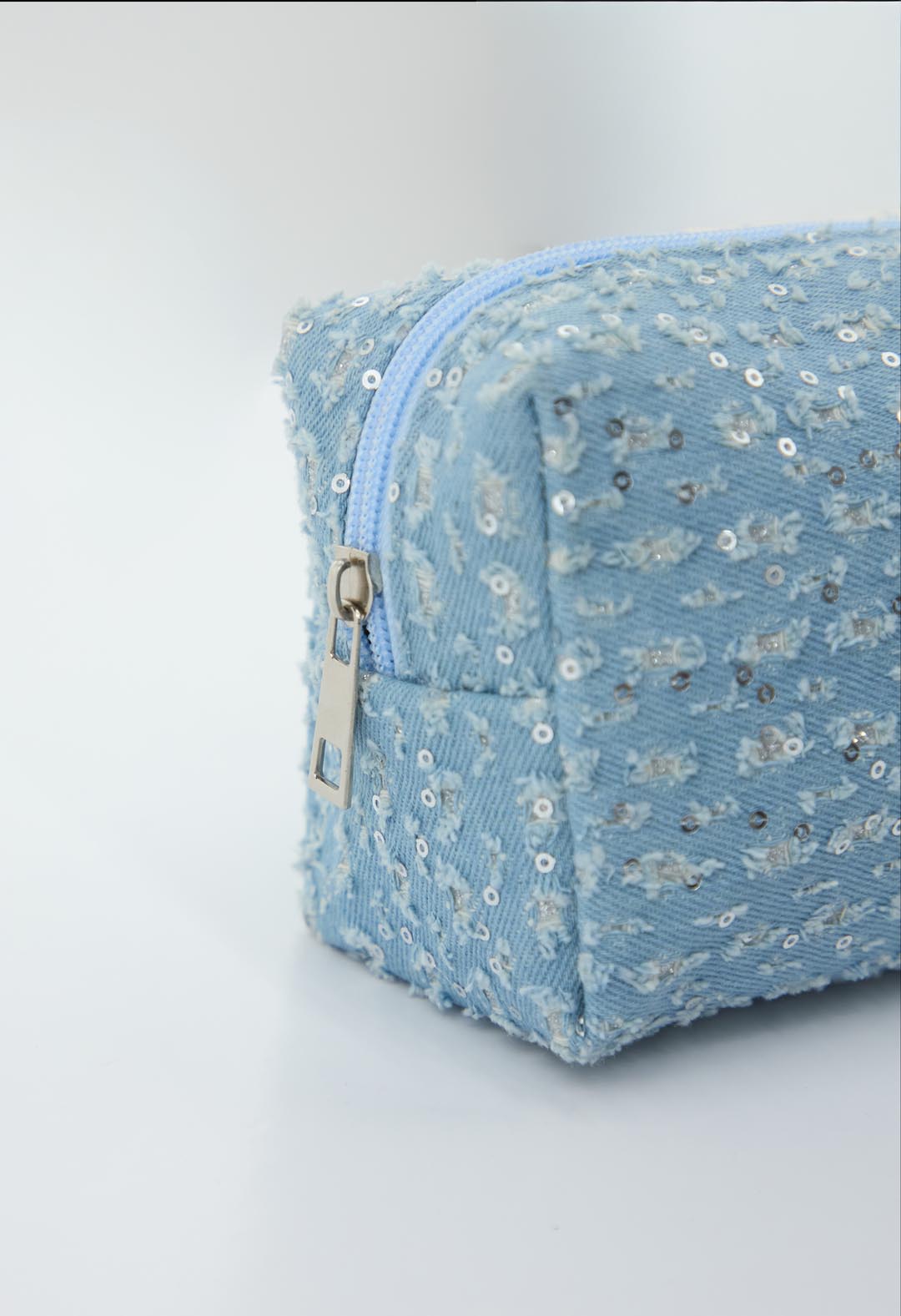 Cosmetiquera azul con brillos