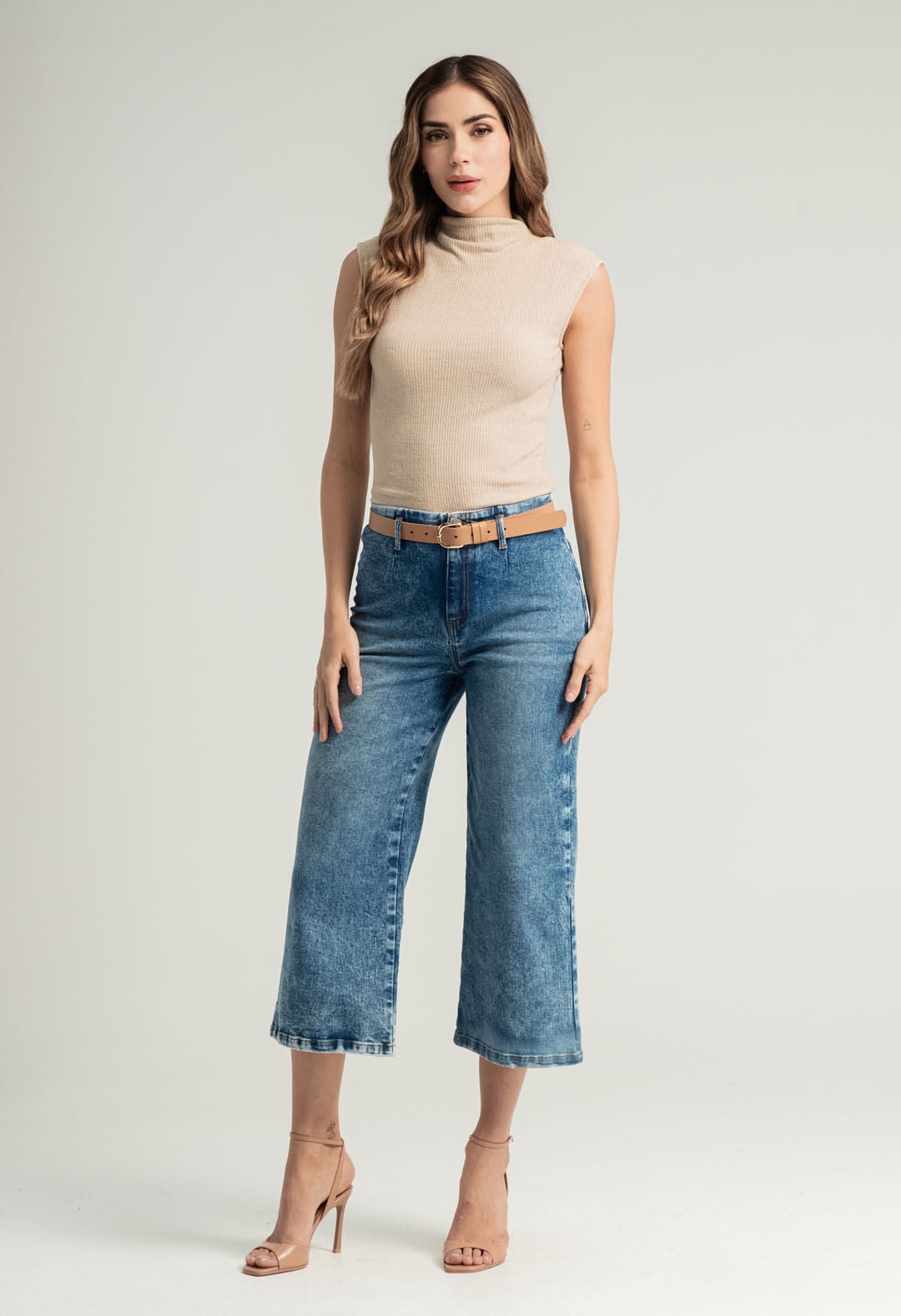 Jean culotte medio con correa para mujeres