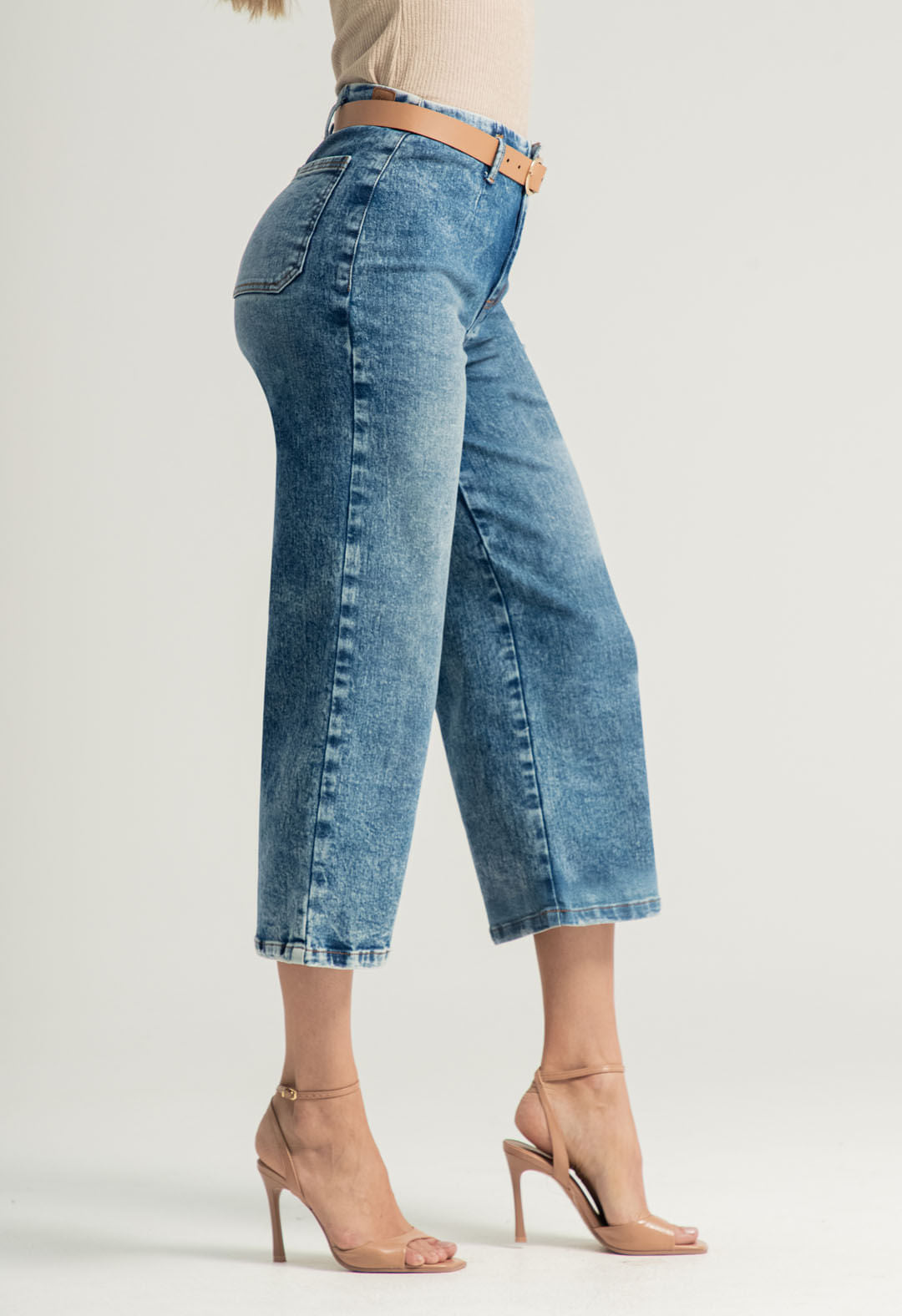 Jean culotte medio con correa para mujeres