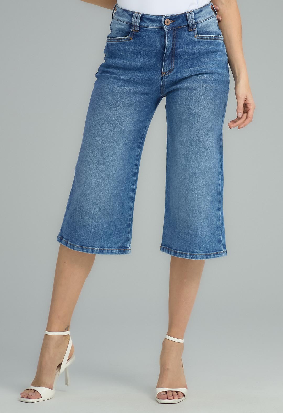 Jean culotte medio con ruedo amplio para mujeres