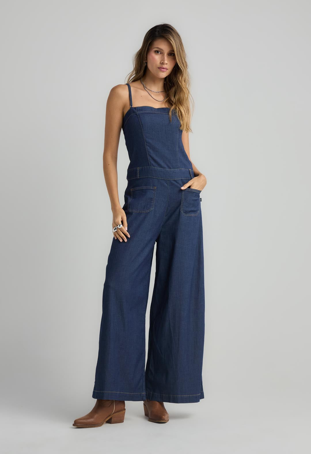 Enterizo largo oscuro tipo retro para mujer