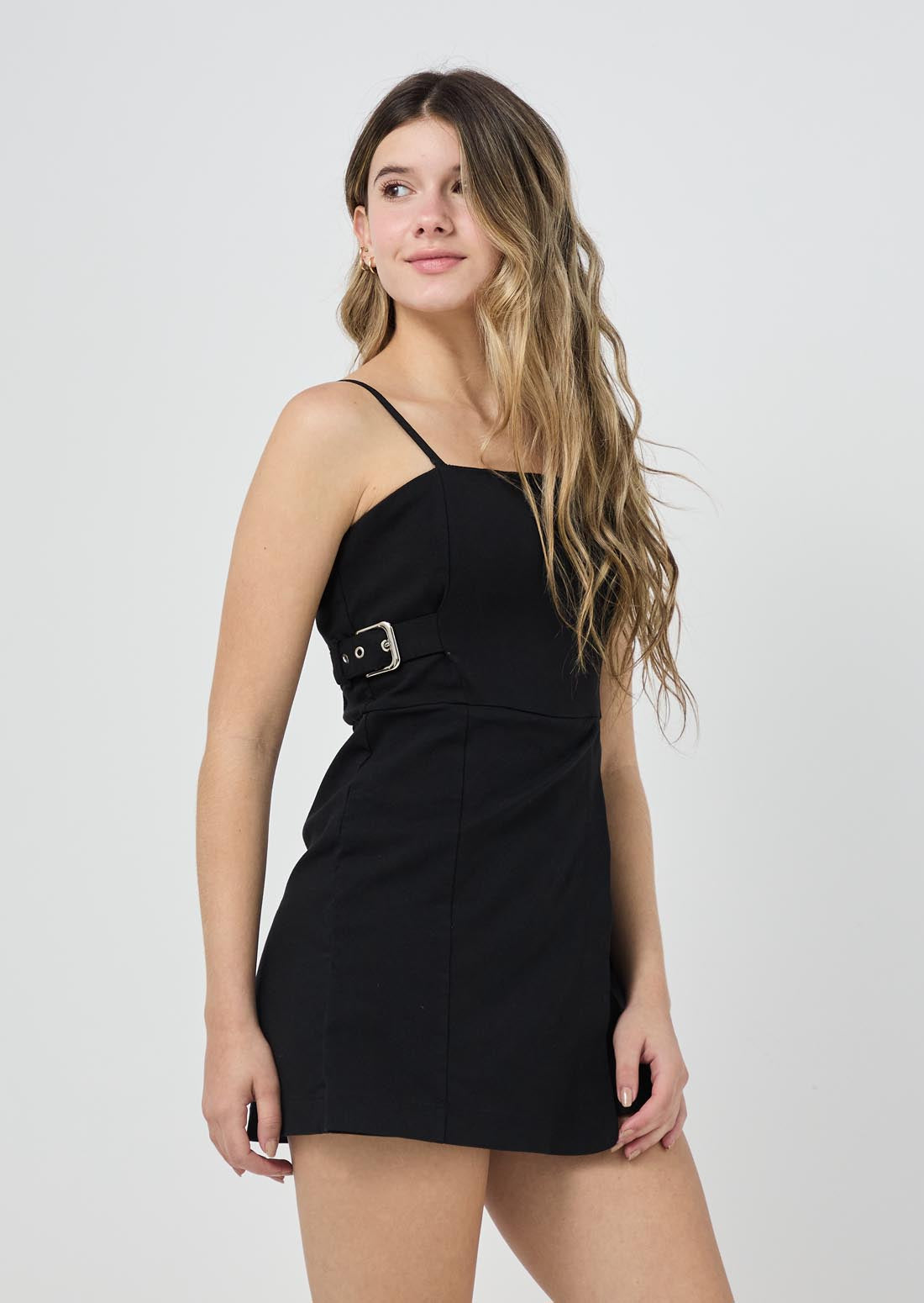 Enterizo corto negro con correa para jóvenes