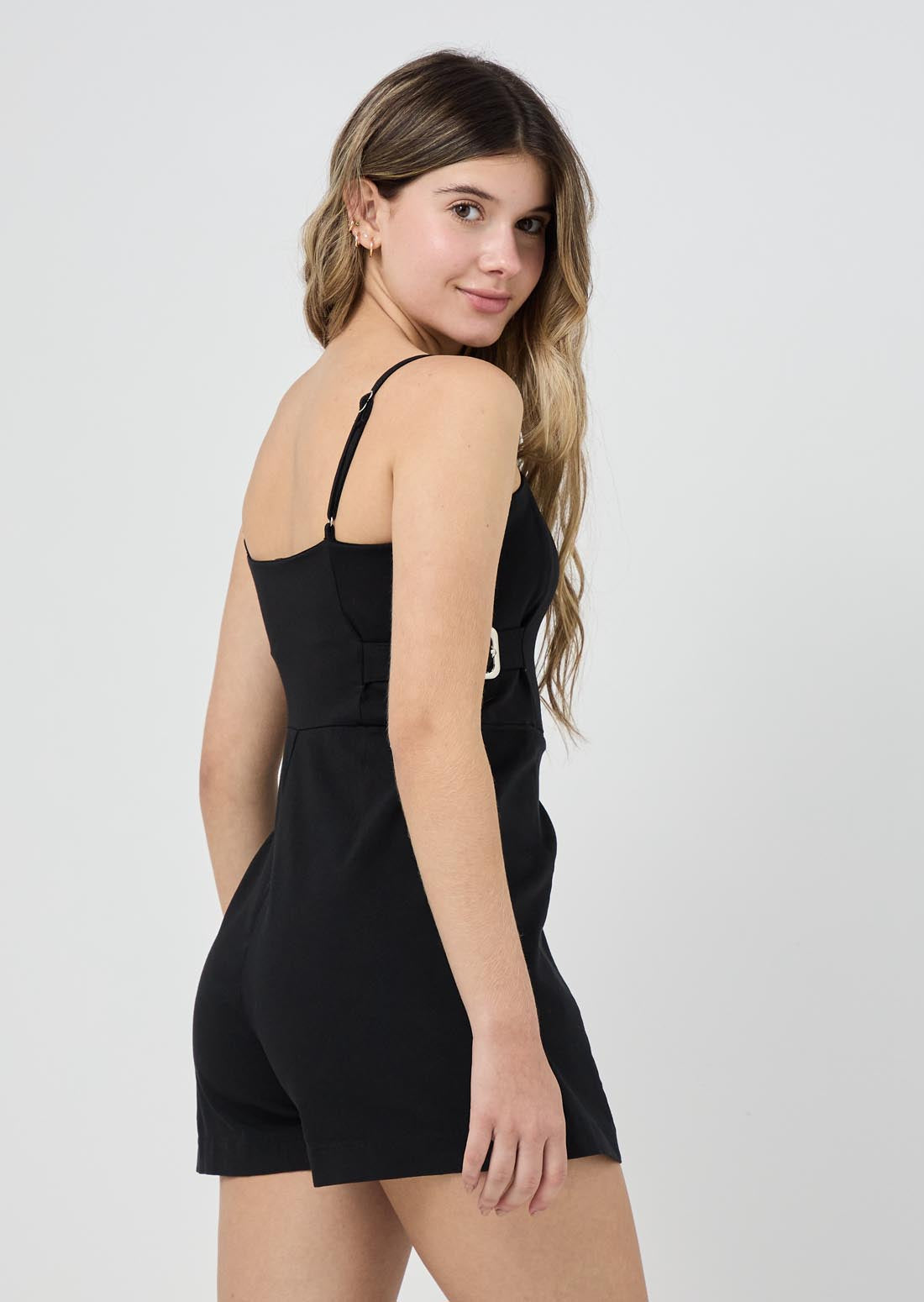 Enterizo corto negro con correa para jóvenes