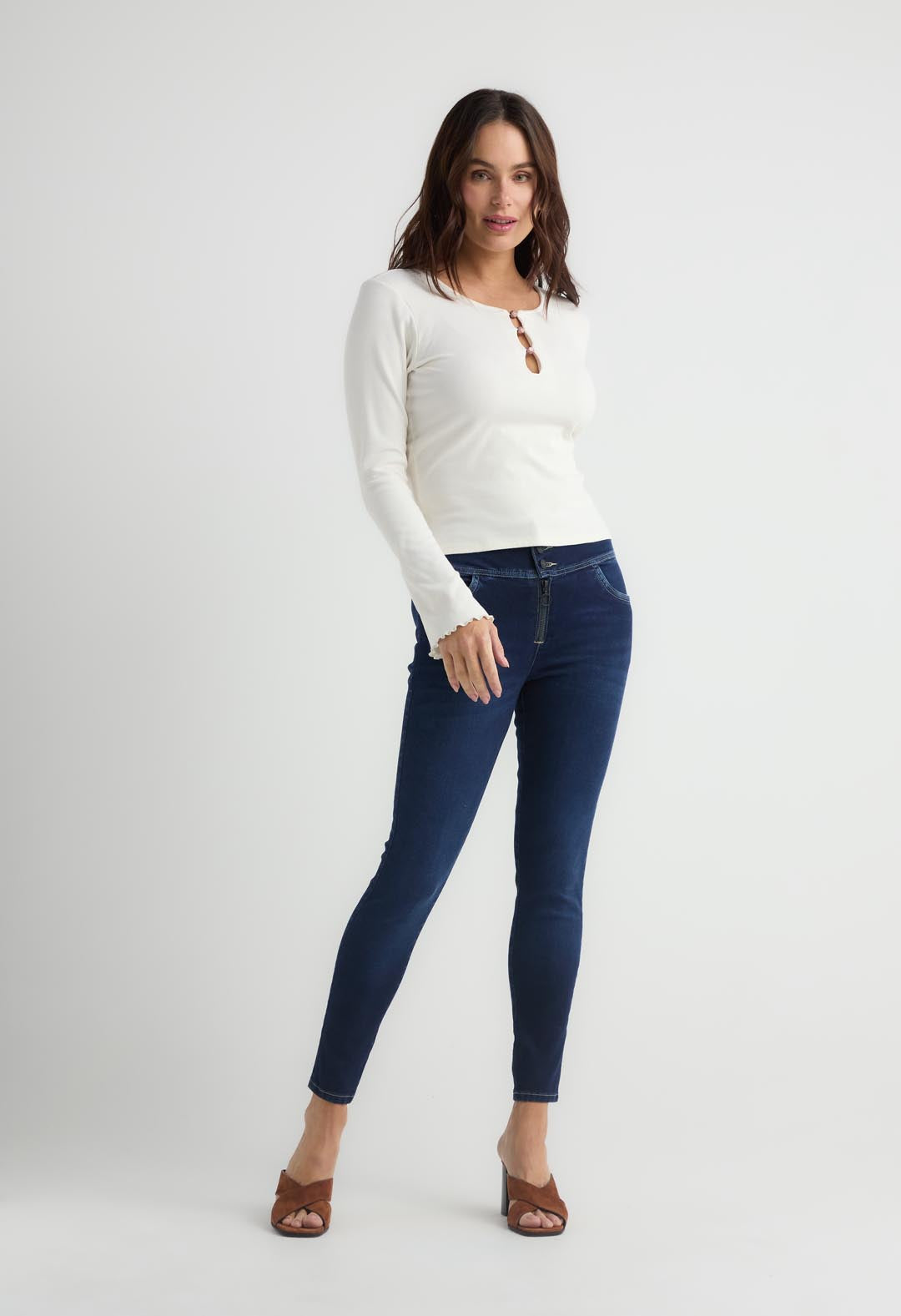 Jean escultor oscuro fondo entero para mujer