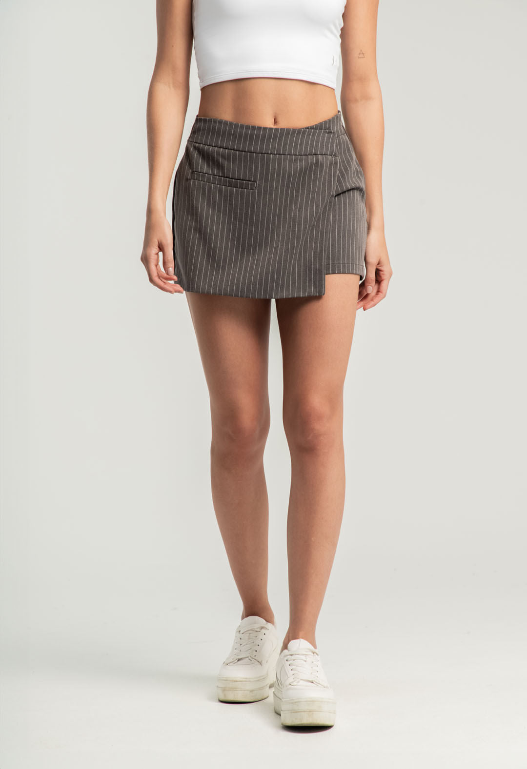 Falda short a rayas gris para mujeres