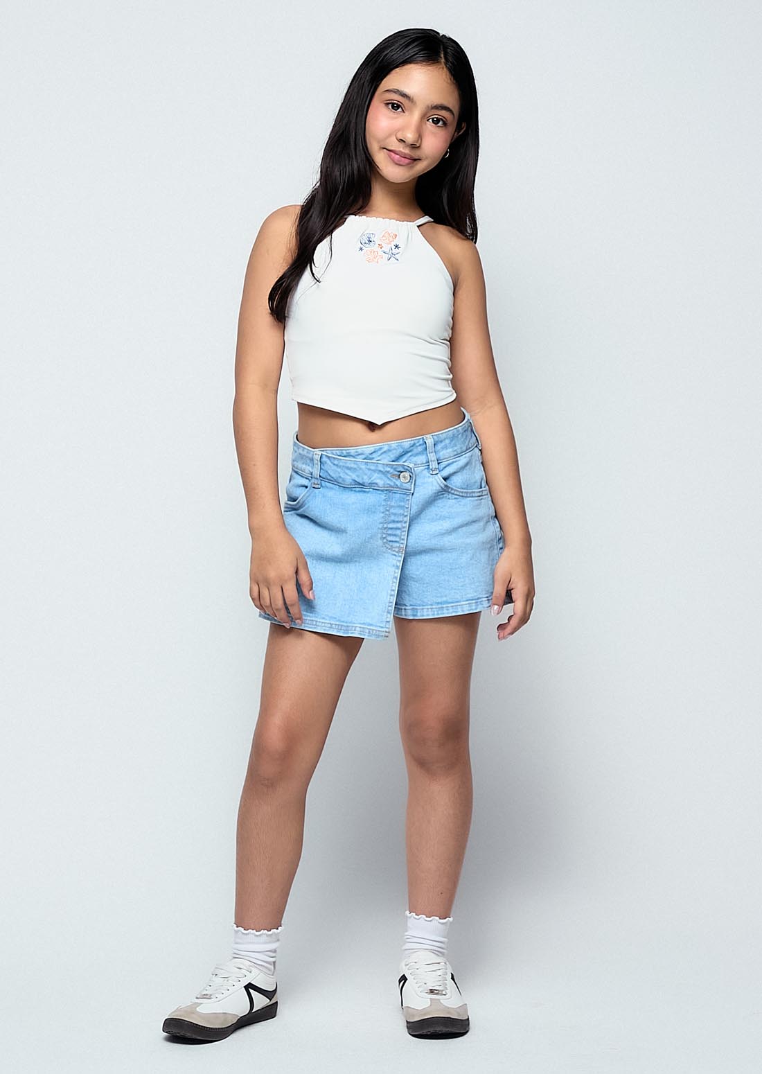 Falda short medio en denim para niñas