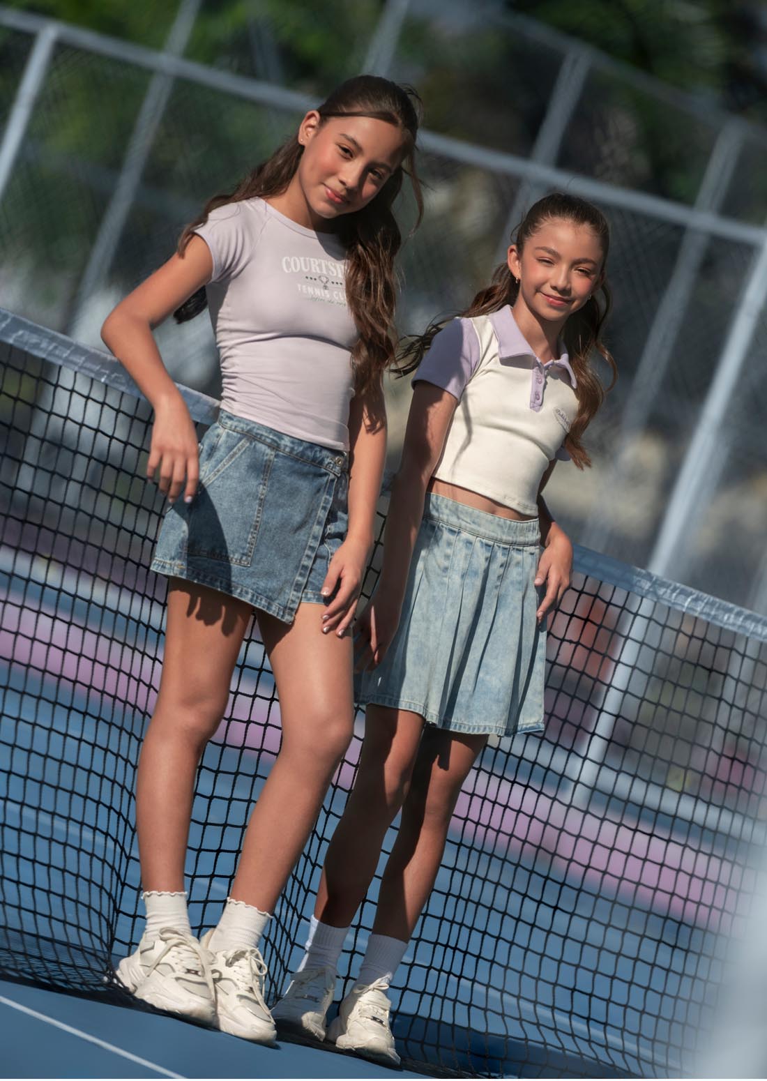 Falda short medio oscuro y tiro alto para niñas