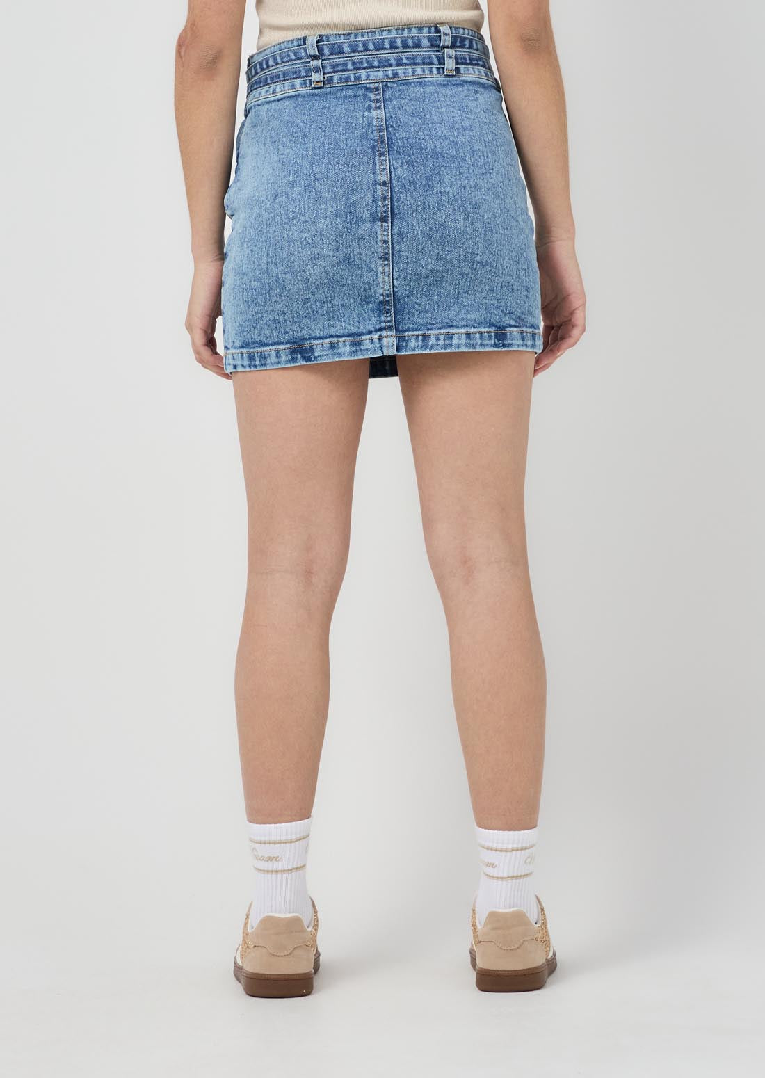 Falda lavado medio con broches para jóvenes