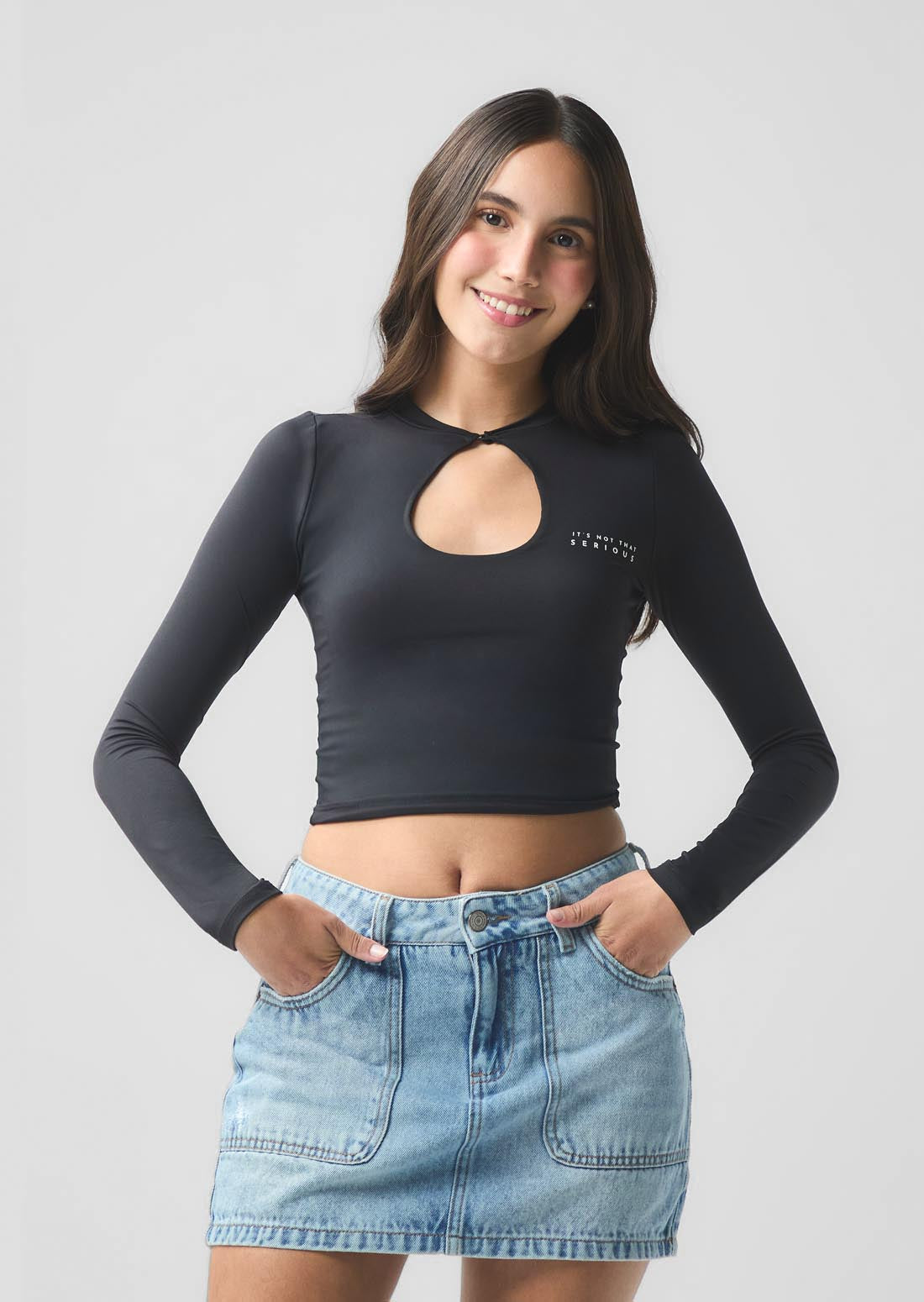 Falda short tono medio y tiro alto para jóvenes