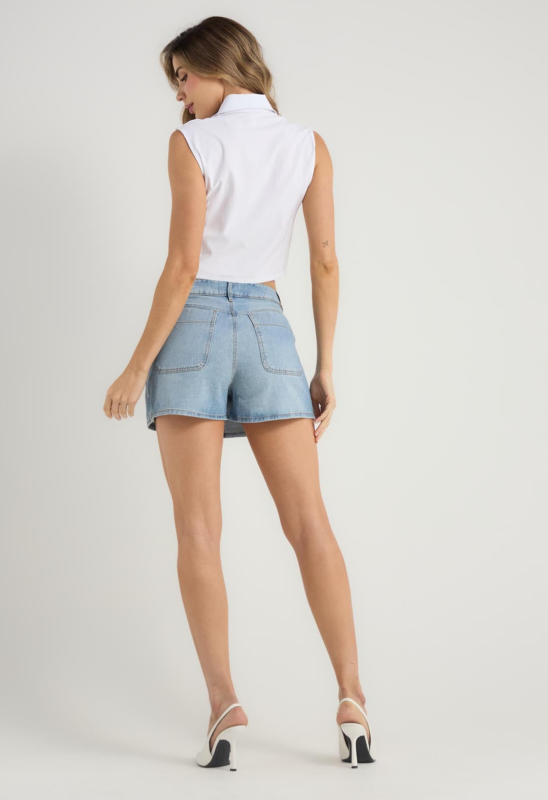 Falda short claro con bolsillo para mujeres