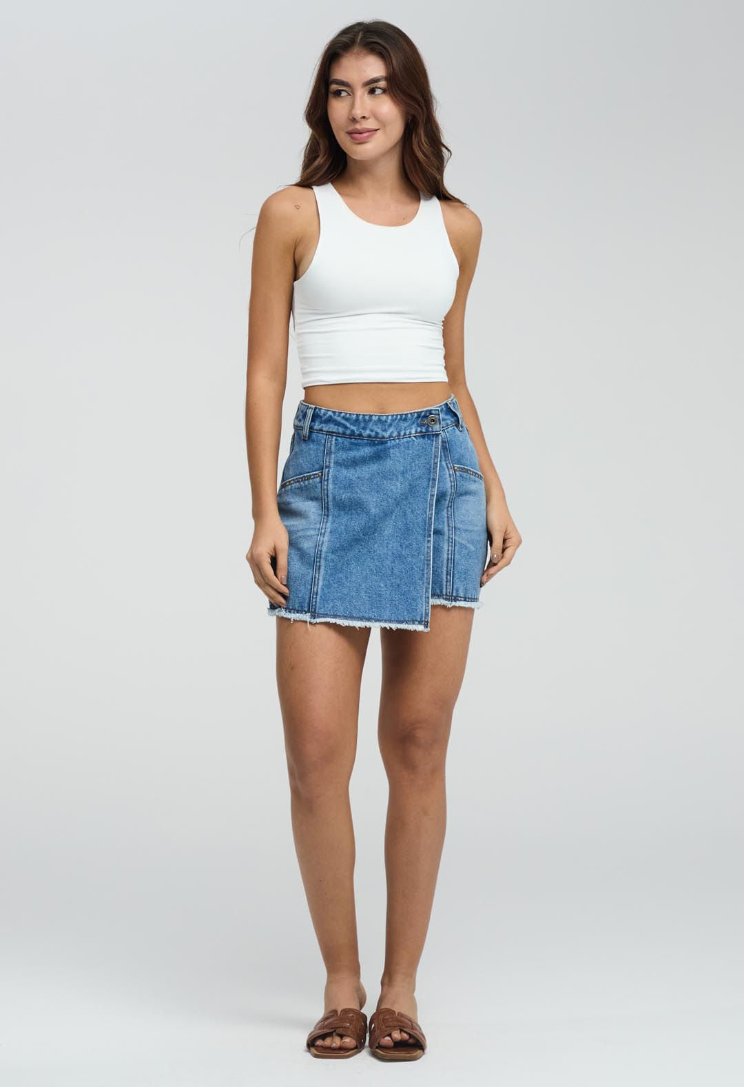 Falda short medio con apliques para mujeres