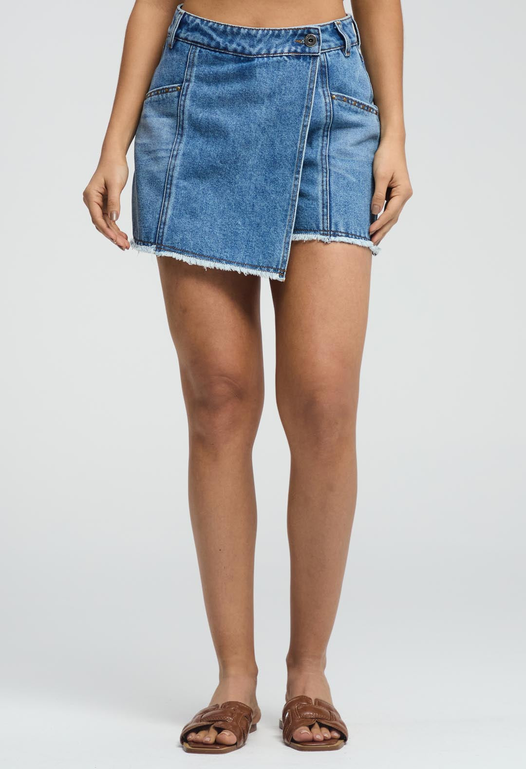 Falda short medio con apliques para mujeres