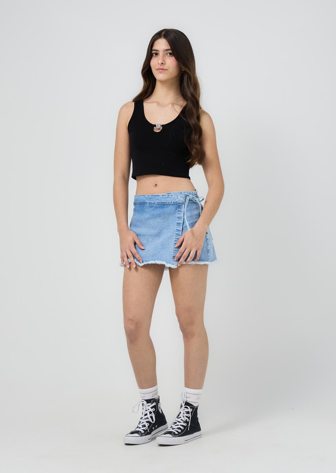 Falda short lavado claro y fondo entero para jóvenes